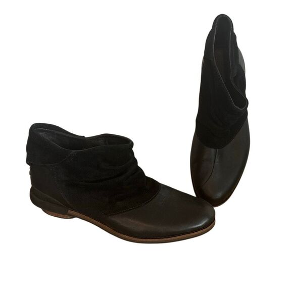Patagonia Addie Black Leather Slouchy Ankle Booties 7.5 - Picture 1 of 10